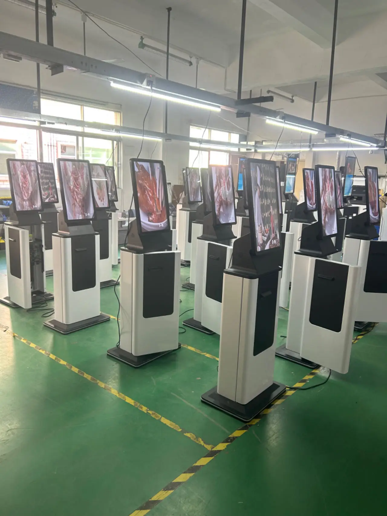 Crtly 32inch food machine self order kiosk in restaurant payment standing floor self kiosk cash payment kiosk