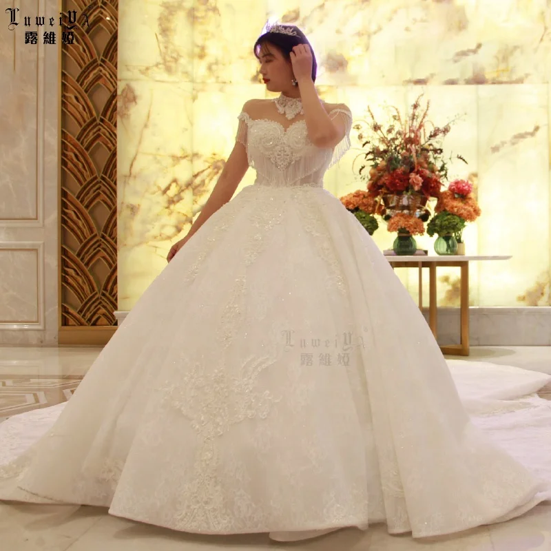 Long Train Wedding Gown Luxury Beading Lace Tassel Short Sleeves Bridal Ball Wedding Gowns Handmade Mother Of The Bride Gowns