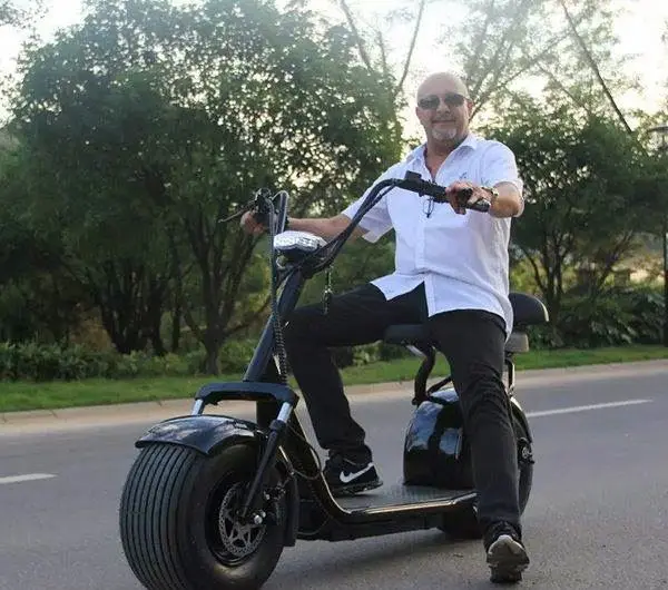 Электрический скутер 60 в 20 А · ч с литиевой батареей 2000 Вт
