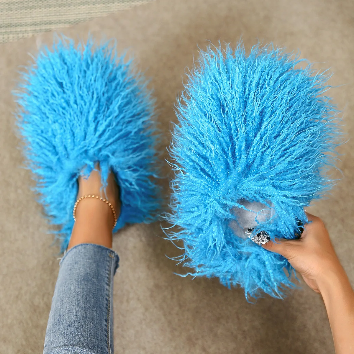 Winter Furry Shoes Women Fur Slippers Fluffy Faux Mongolian Fur Slides Warm Plush Slippers Fuzzy Flip Flops Luxury Shoes Woman