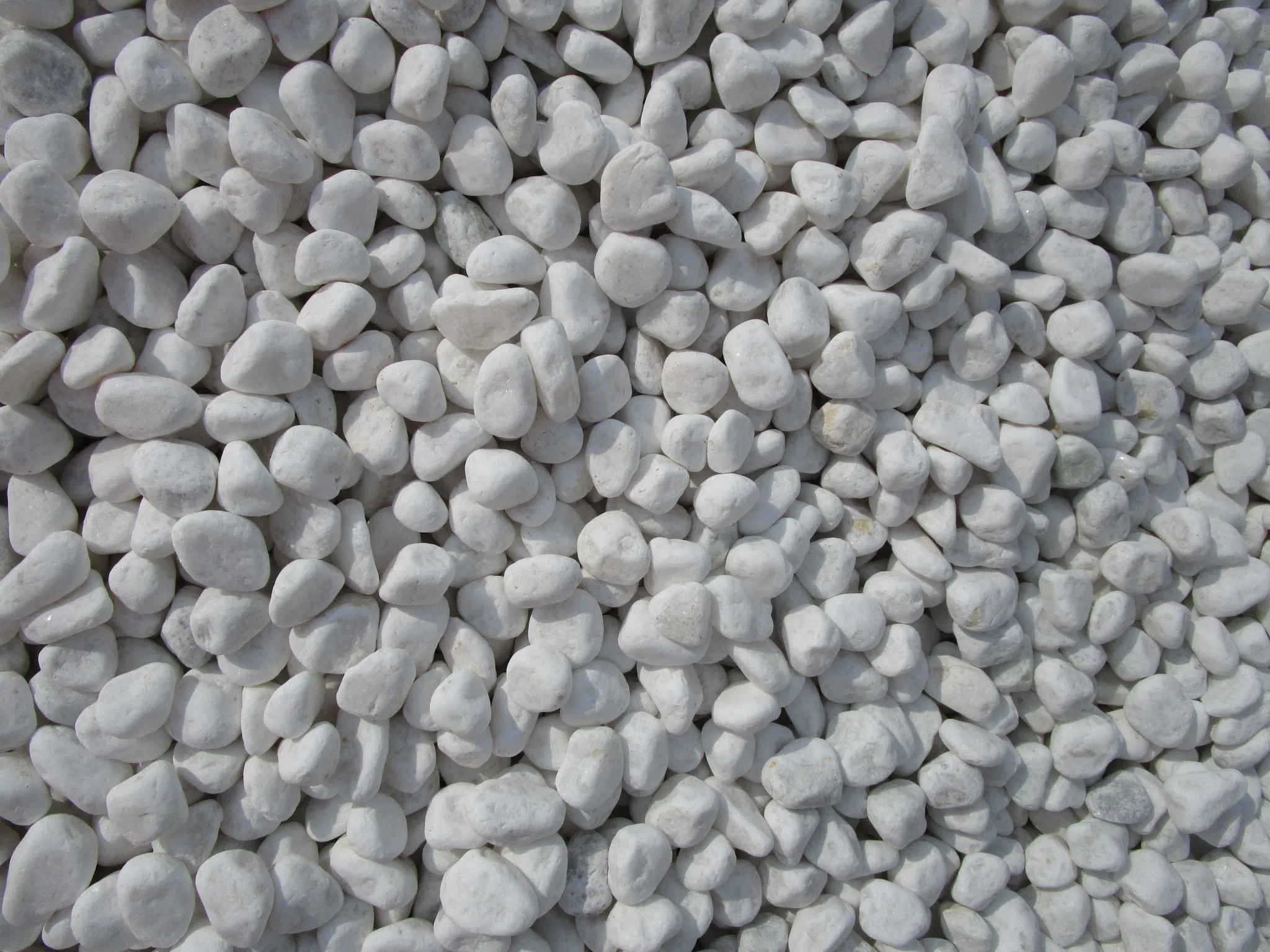 China Cheap Snow White Garden Pebbles For Sale Landscape Stone Pebbles