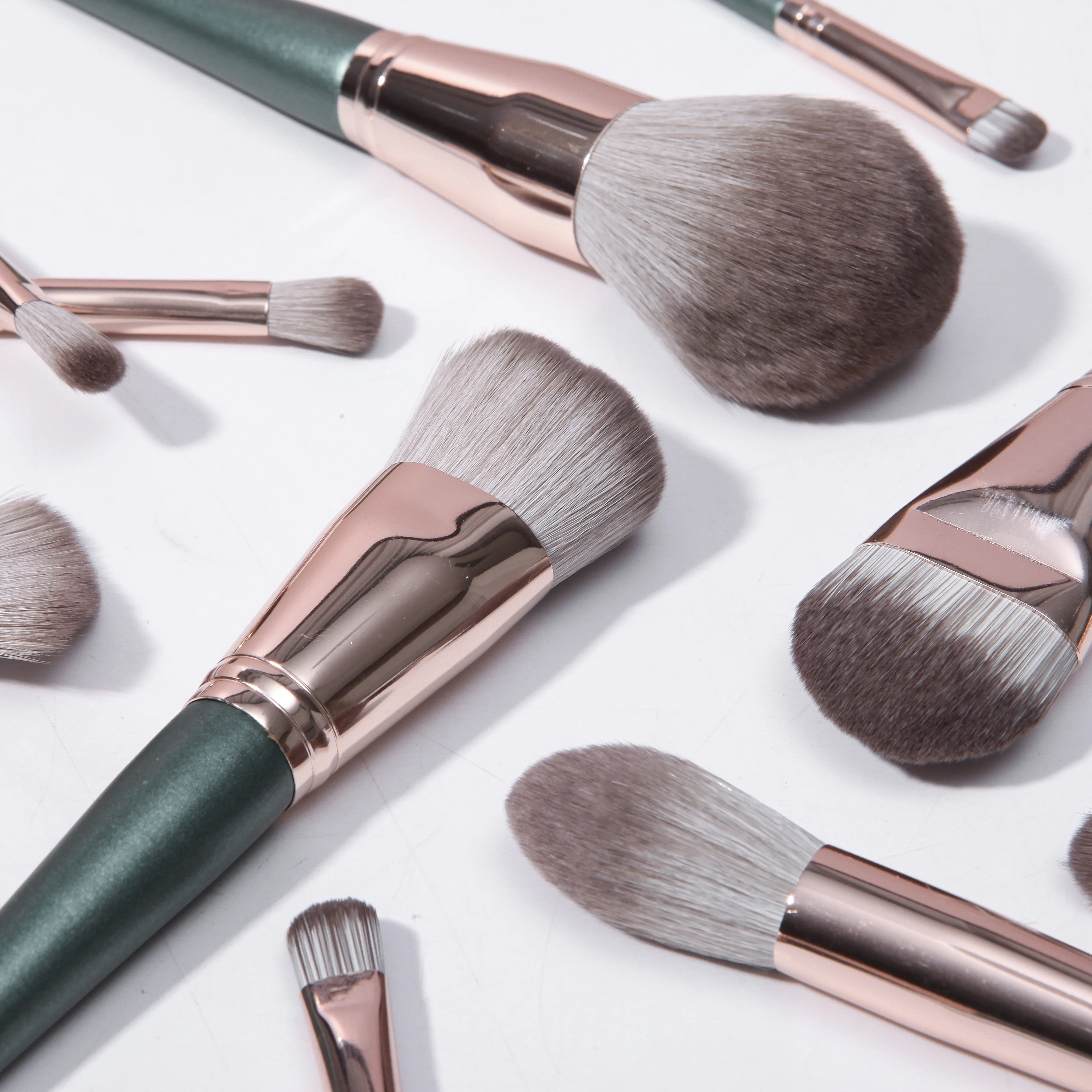 2022 New Makeup Brush Set Vegan Green wooden handle Makeup Brushes High Quality Beauty Tool Wholesale