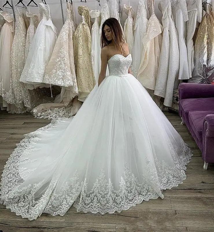 ON473 New Vintage Strapless Ball Gown Lace Wedding Dresses with Bow Tie Appliques Court Train Tulle Wedding Bridal Gowns