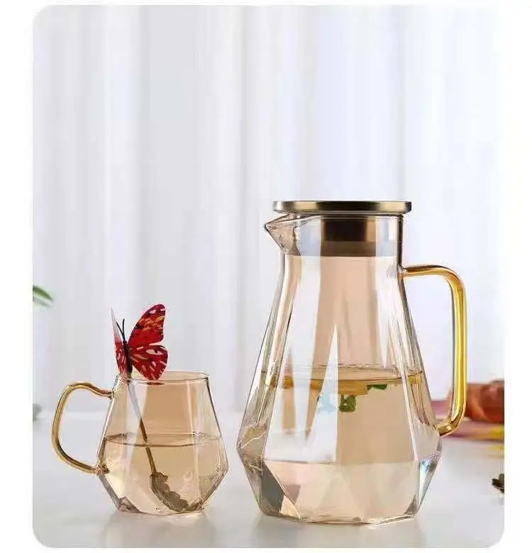 Heat Resistance Glass Water Pitcher With Bamboo Top Cover And Flow Stainless Steel Lid For Kitchen And Party