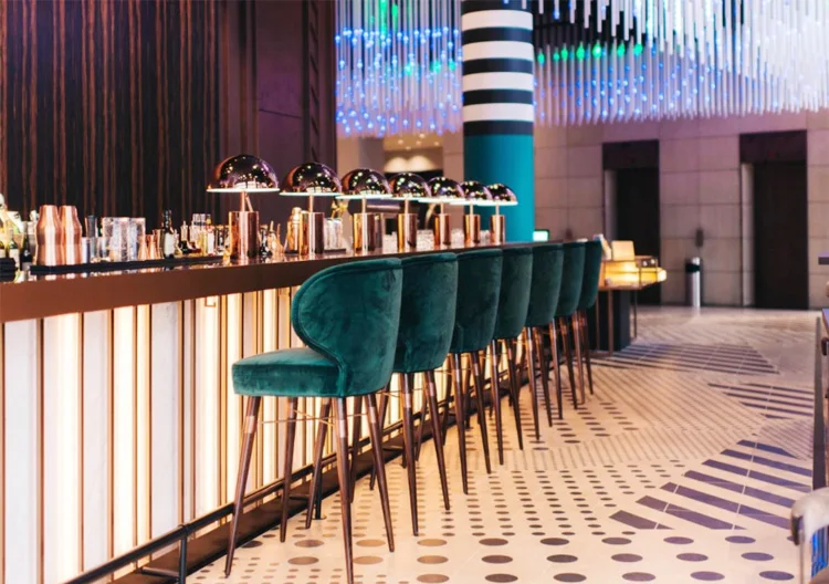 Luxury Style Dining Room Wooden Leg Design With Gold Metal Cover High Bar Stool Modern Nave Blue Velvet Restaurant Bar Chair