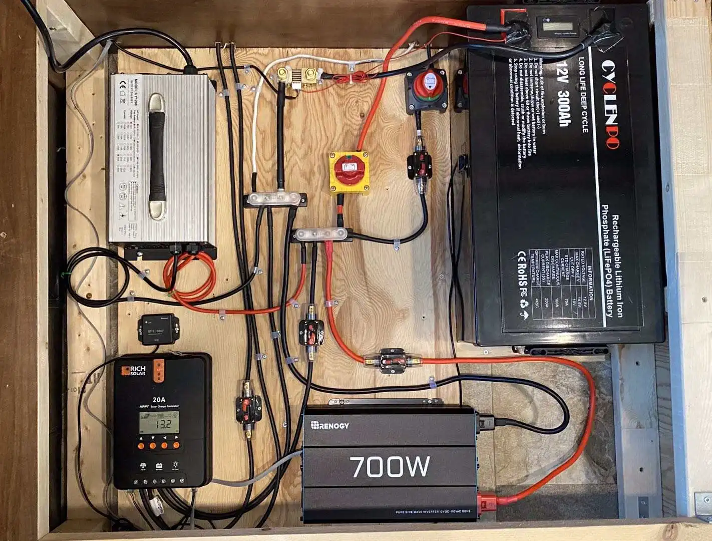 Maintenance free lifepo4 12v 200ah lipo battery with wireless connection function and BMS