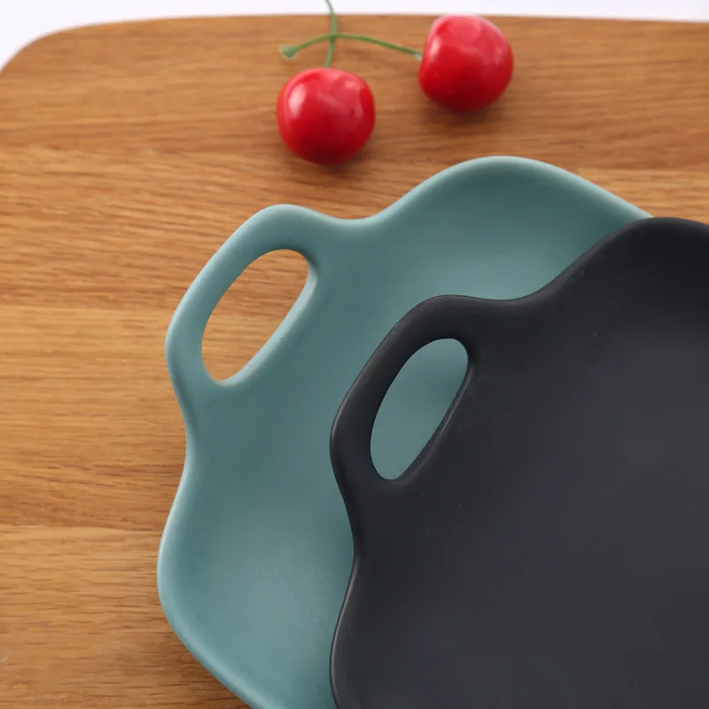 Microwave And Dishwasher Safe Hot Selling Matte Glazed Black Round Ceramic/Porcelain Baking Dishes Roasting Dish With Handle