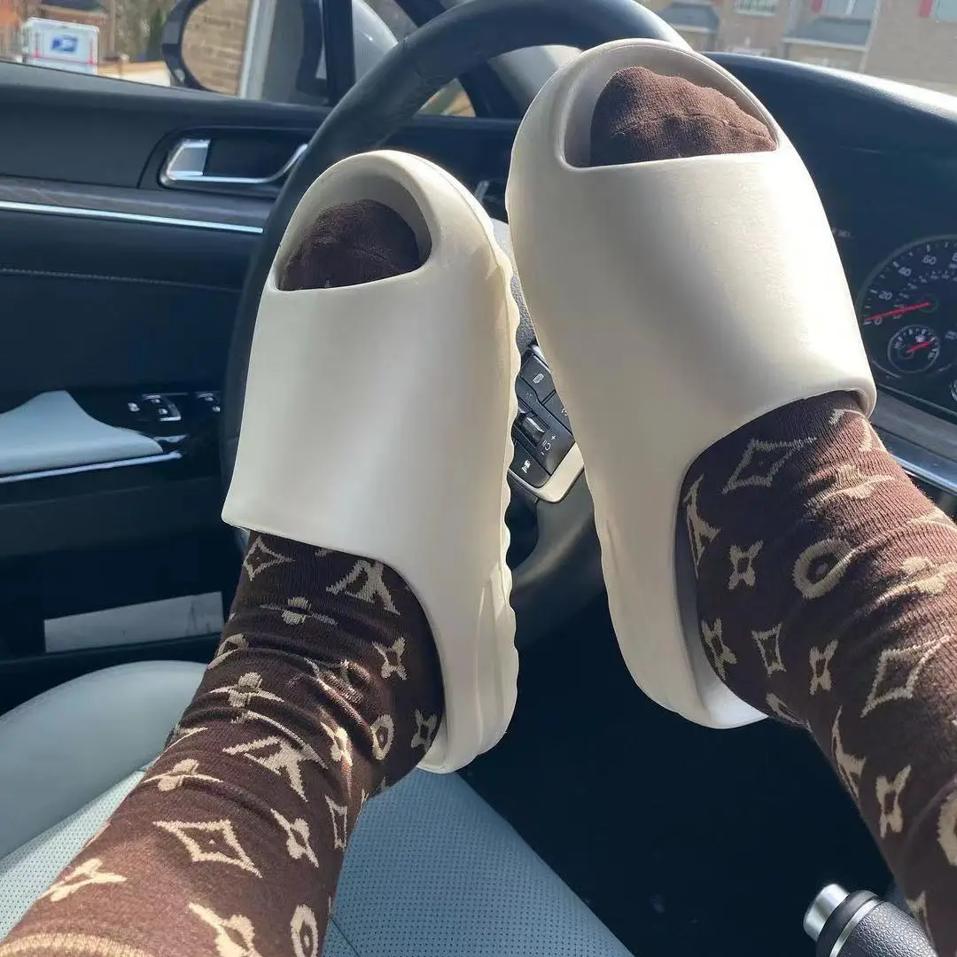 2021 Top Quality Vendors All Colors Puff Women Yeezy Foam Slides Shoes Box Mens Stockx Solid Color Yeezy Slides