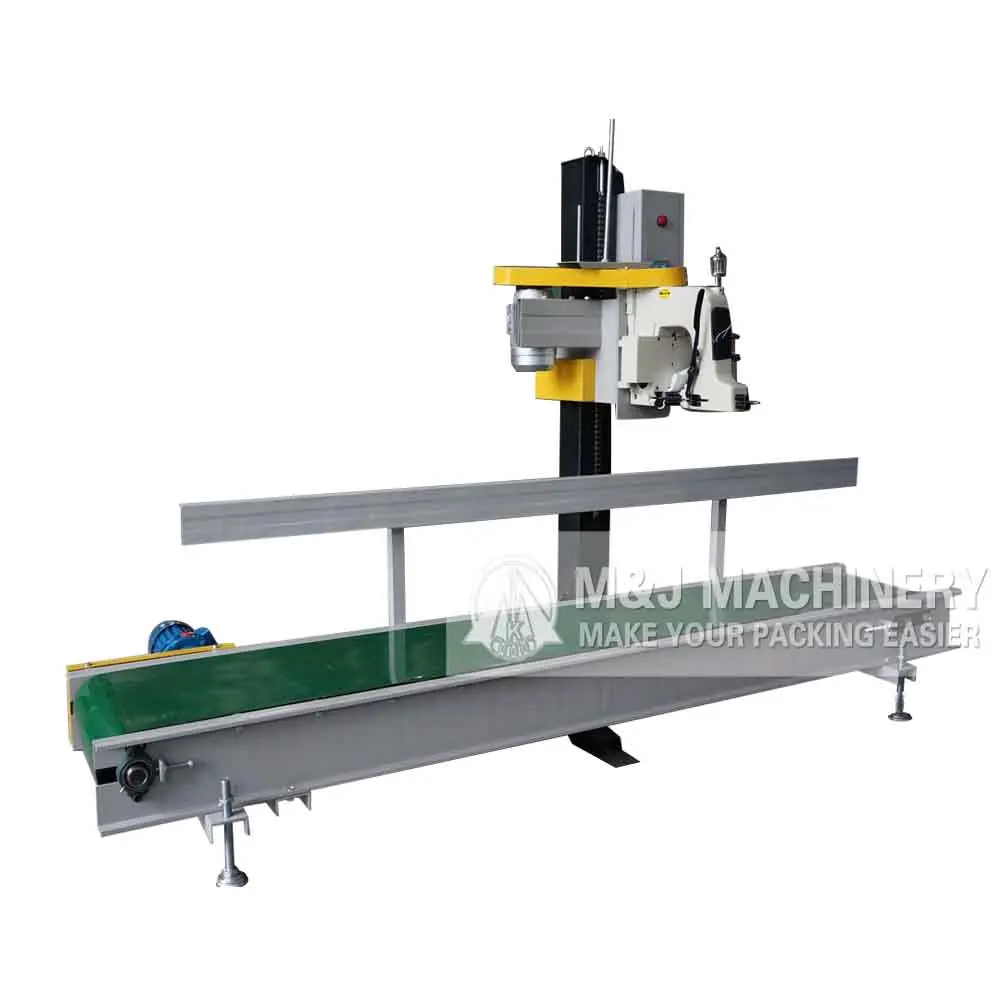 Cutting and sewing machine for plastic bags