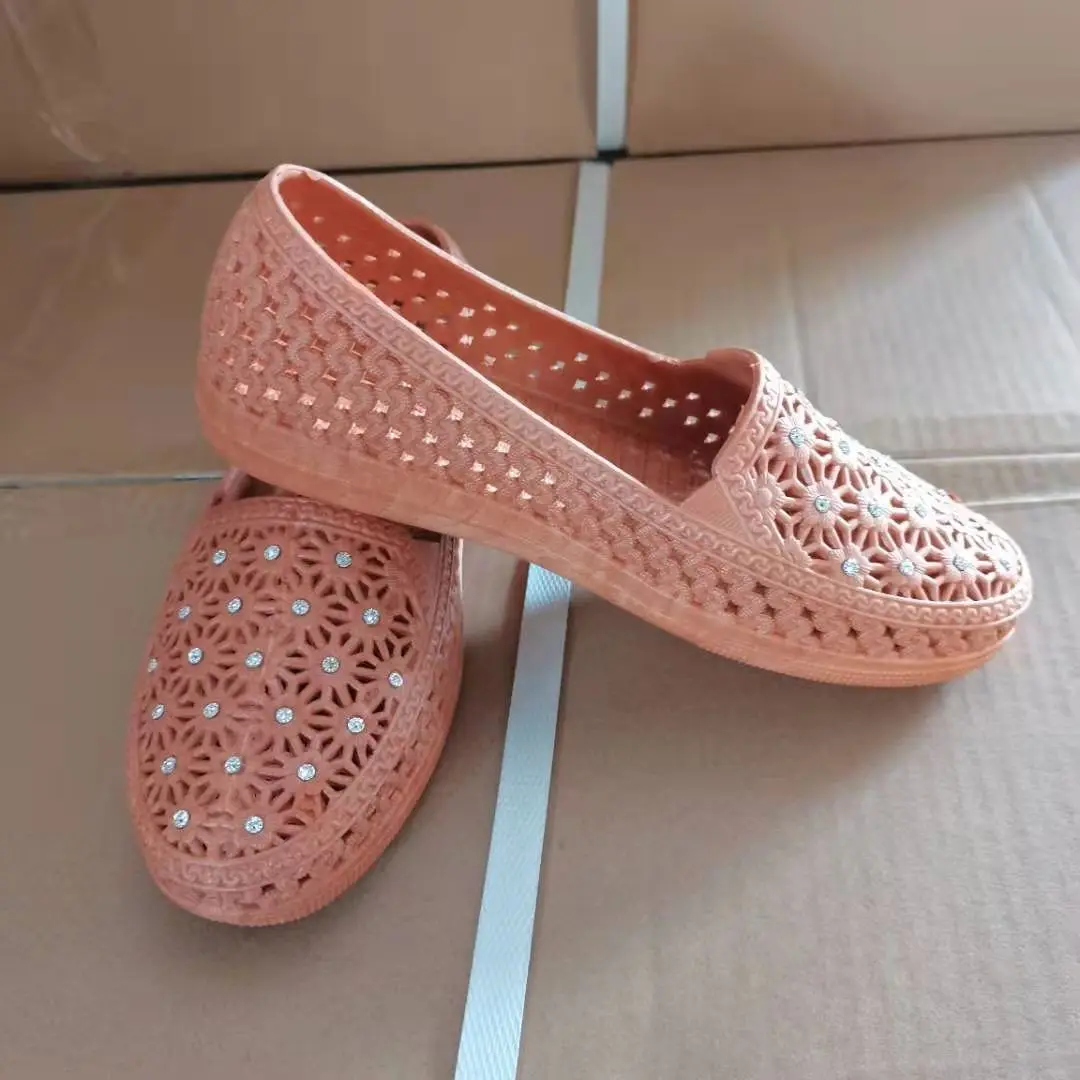 Latest china new ladies shoes fashion women shoes flat comfort round toe hospital nurse shoes