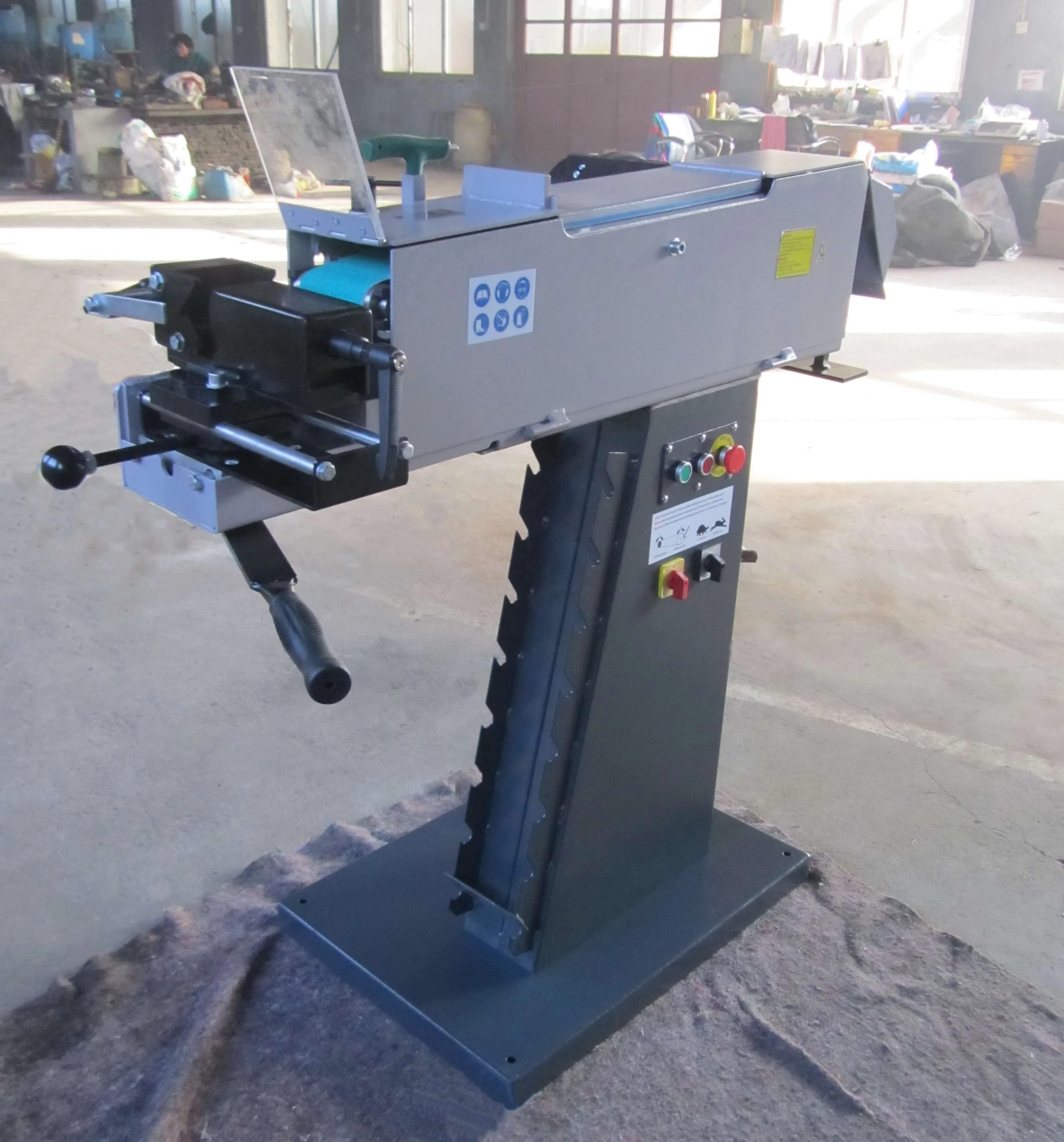 Металлообрабатывающие трубы, концевые штамповочные машины с металлической лентой