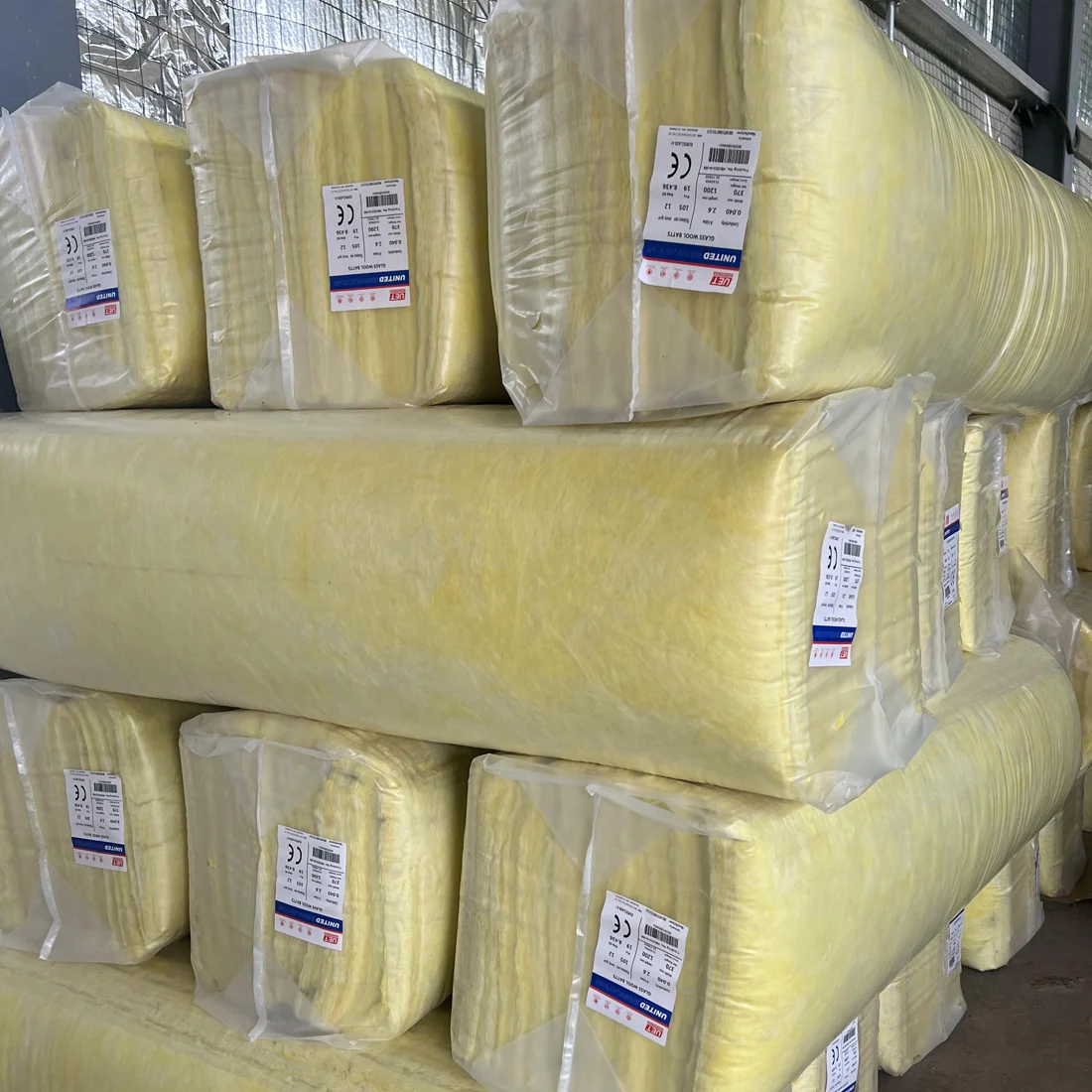 Американский рынок ASTM стандарт UL сертификация 90 мм R11 R13 R15 R19 желтый Стекловолоконный изоляционный материал для деревянного каркаса здания