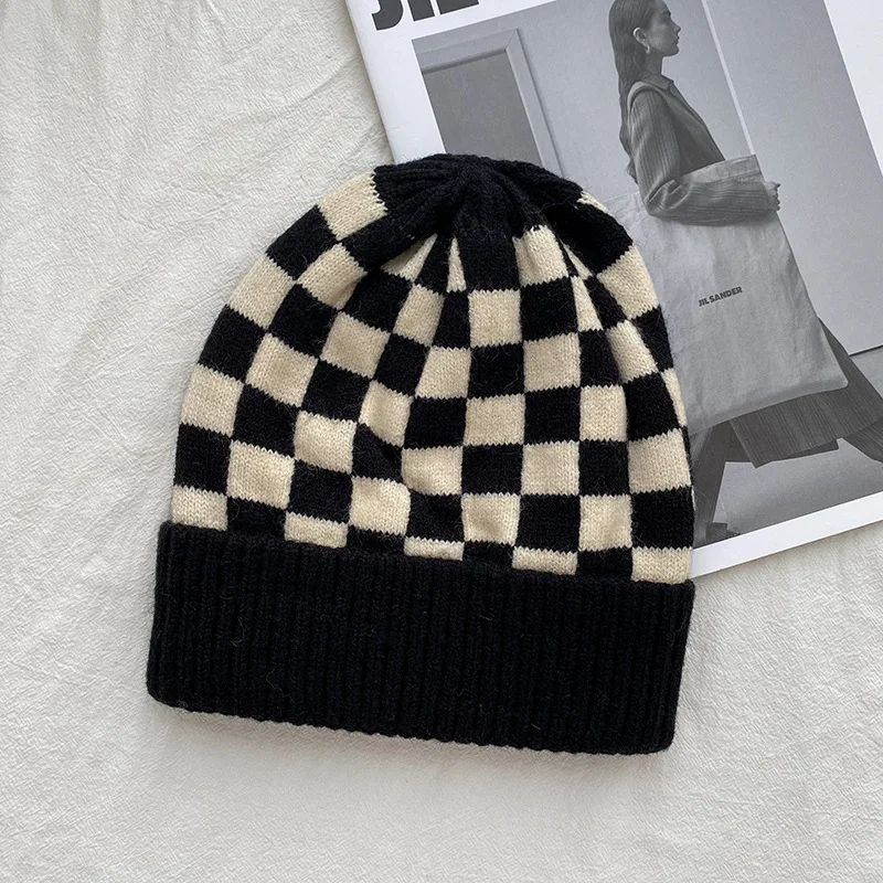 Japanese chessboard Grass green woolen hat minority knitted gloves Set