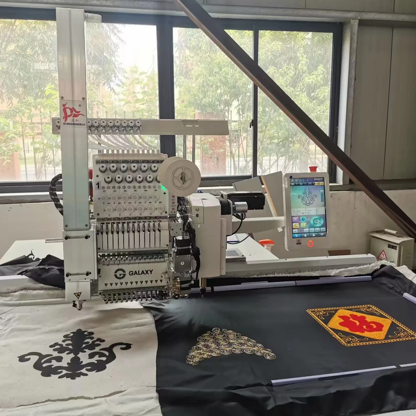 Многофункциональная 600*1200 мм 1201 плоская + синелловая вышивальная машина лазерная резка с легкой кодировкой и лазерной резкой