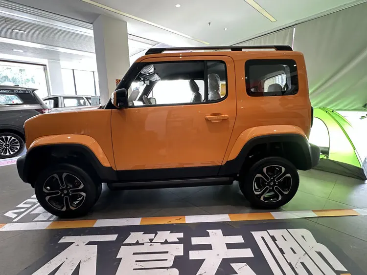 The best-selling Wuling Baojun yep 4-seater 3-door mini electric vehicle  cheap new energy vehicles in 2023 at stock
