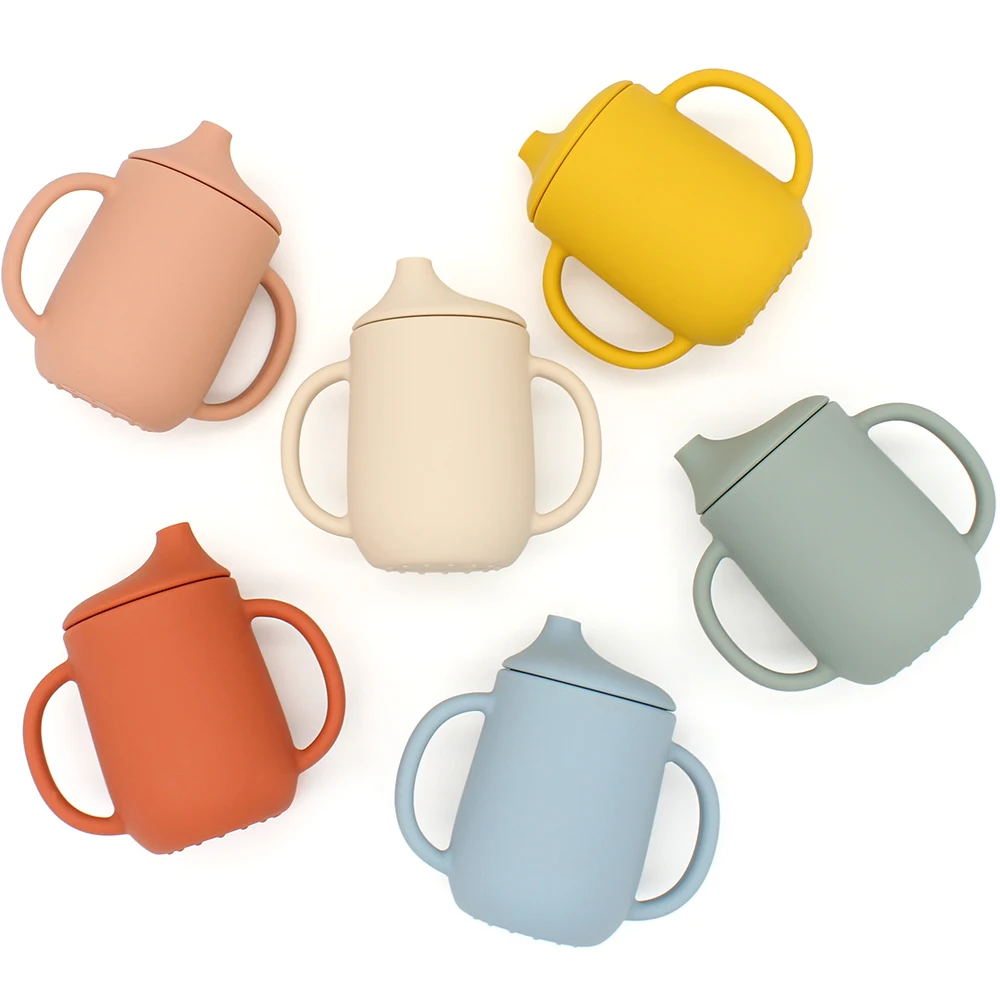 Hot Selling Silicone Baby Straw Mug Easily Cleaned Silicone Training Cup BPA Free Silicone Drinking Cup with Lid