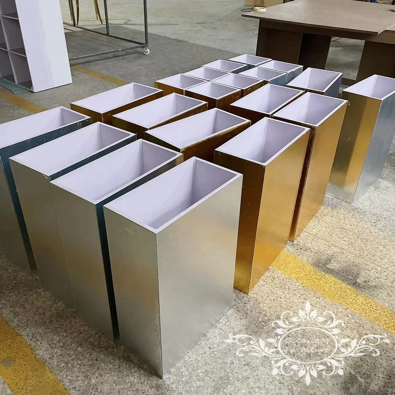 PVC and Acrylic Mirror Centerpiece Flower Stand Silver and Gold Mirror Walkway Plinths Column Events Props Decor Supplier