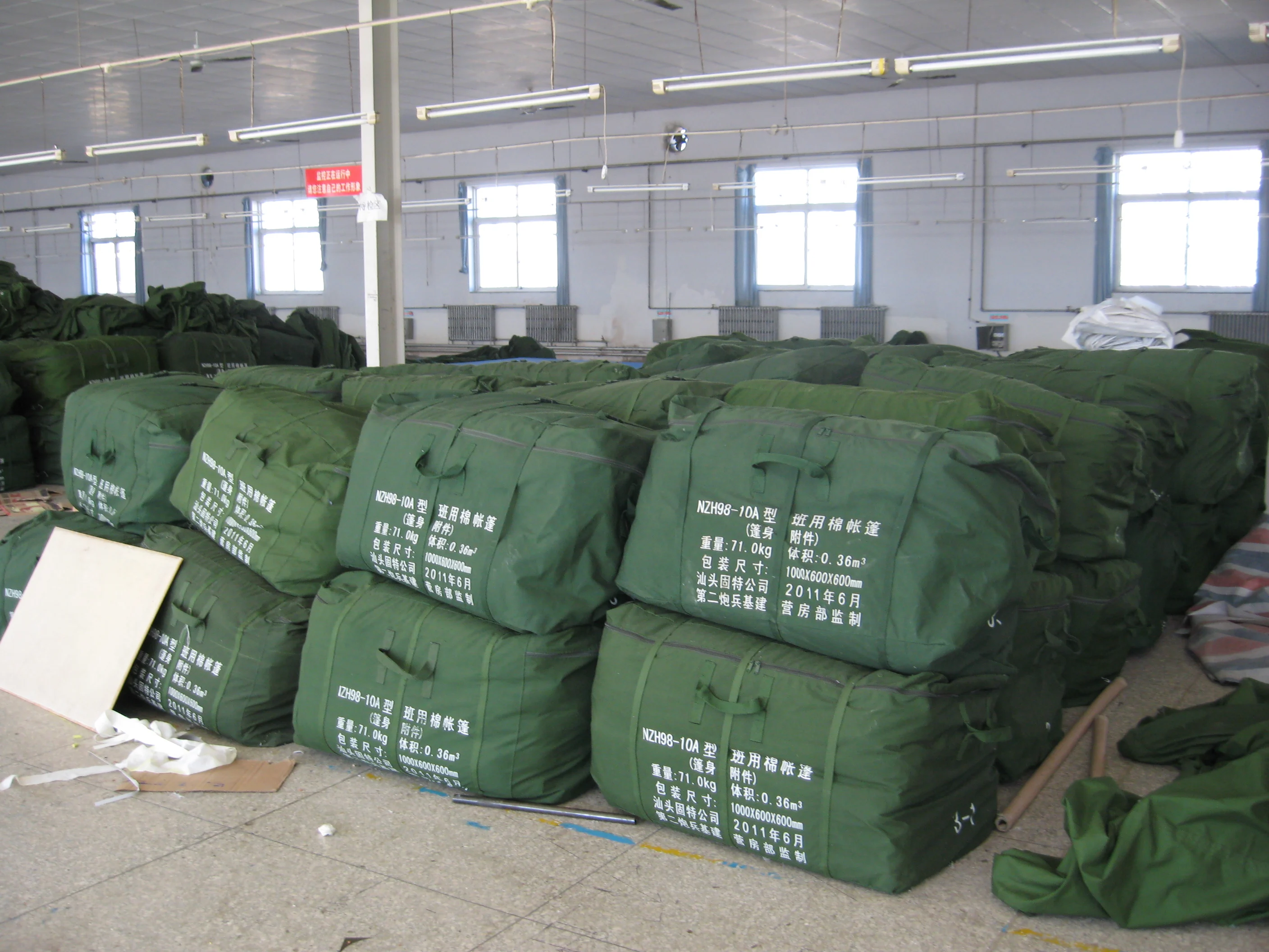 African 20 persons waterproof big green tent