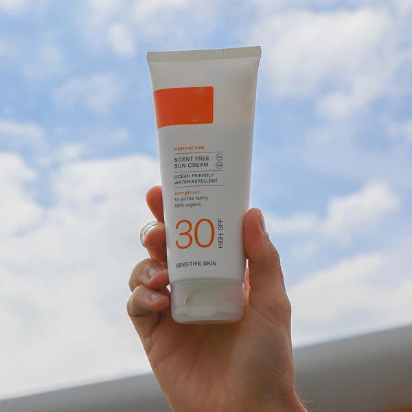 Wholesale Antioxidant Scent Free Non-Whitening Moisture Retaining Oil Control Non Greasy Sensitive Skin Sunscreen