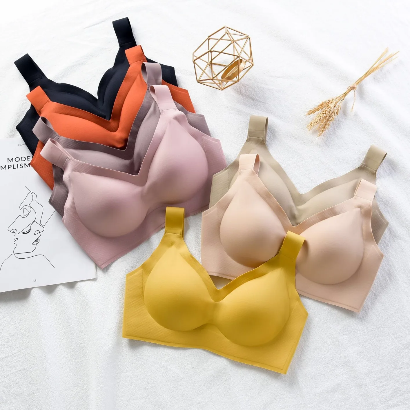 One Piece Women Gathered Bra Everyday Underwear Sexy Breathable Bra Comfortable Adjustable Wireless Latex High Quality Seamless