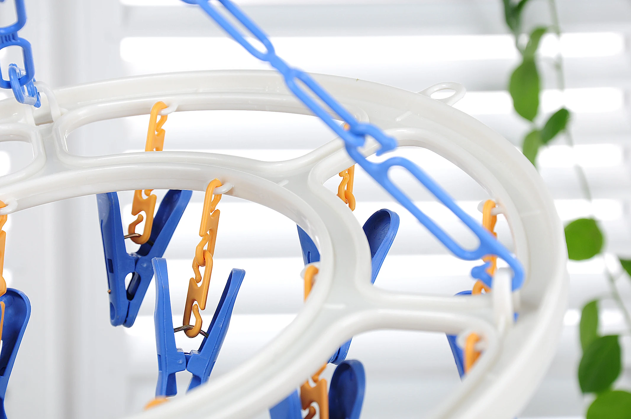 16 Clip round Plastic Clothes Drying Rack with Steel Hook for Scarf Underwear Sock-Standing Type for Laundry Storage Bag Use