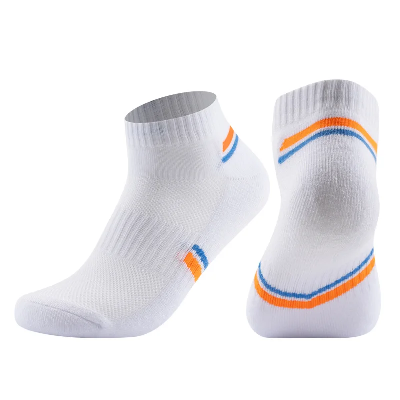 Wholesale best selling trend casual custom logo sports slip basketball cotton crew men socks
