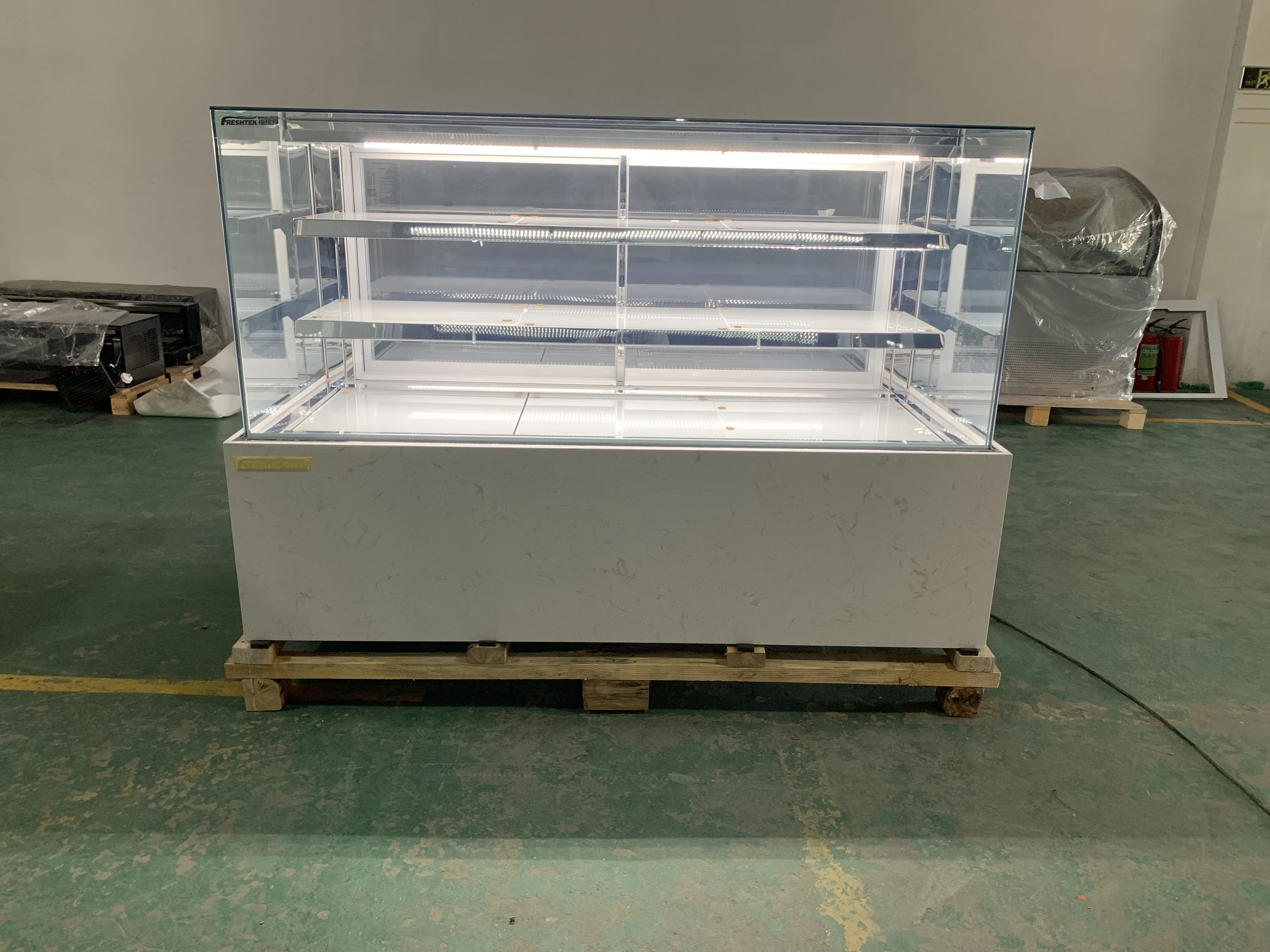 3 Layer Luxury Style Pastry Cake Display Commercial Bakery Display Case Bakery Shop Cabinet Cake Showcase