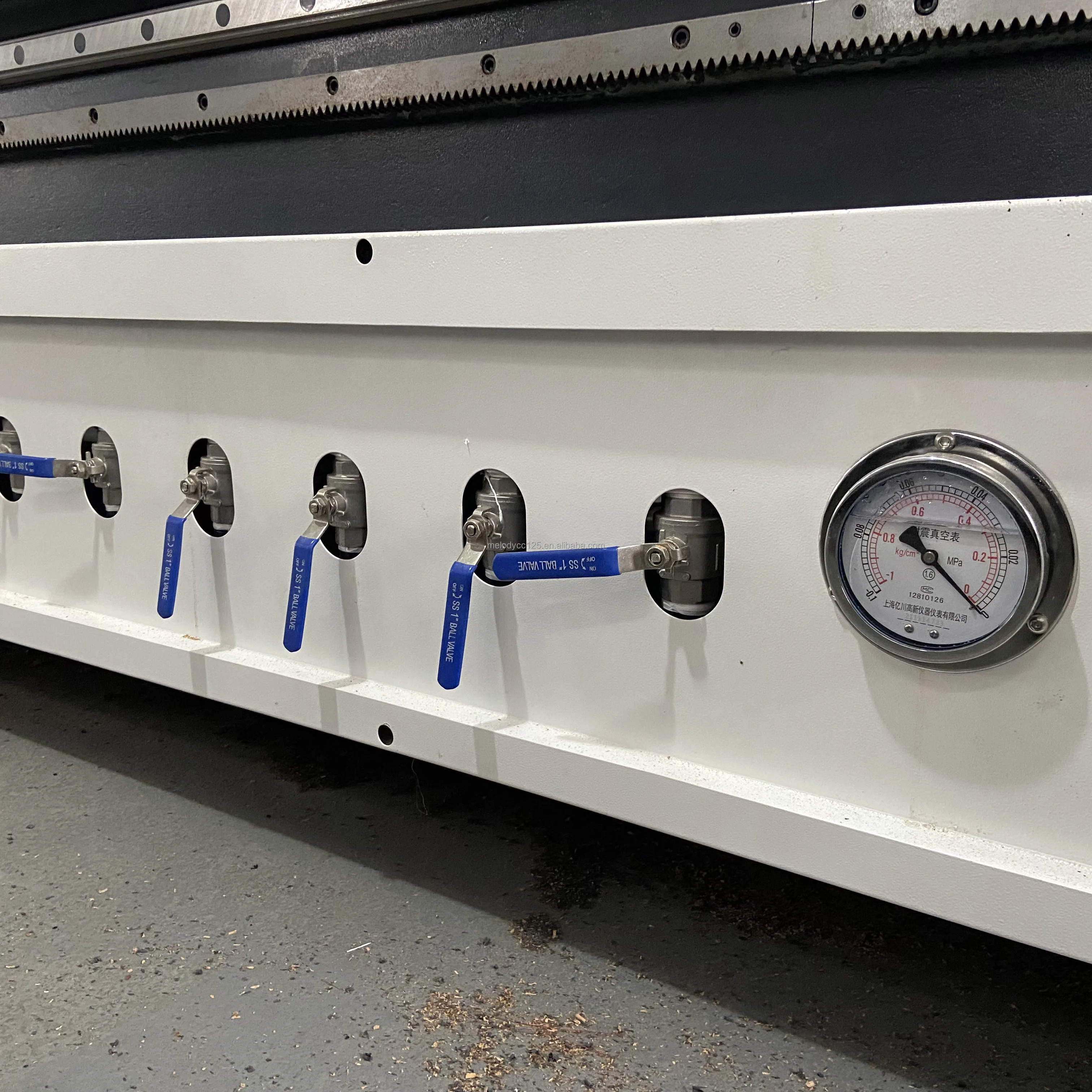 In-line tool changing and cutting machine Twelve tool positions spindle cutting machine