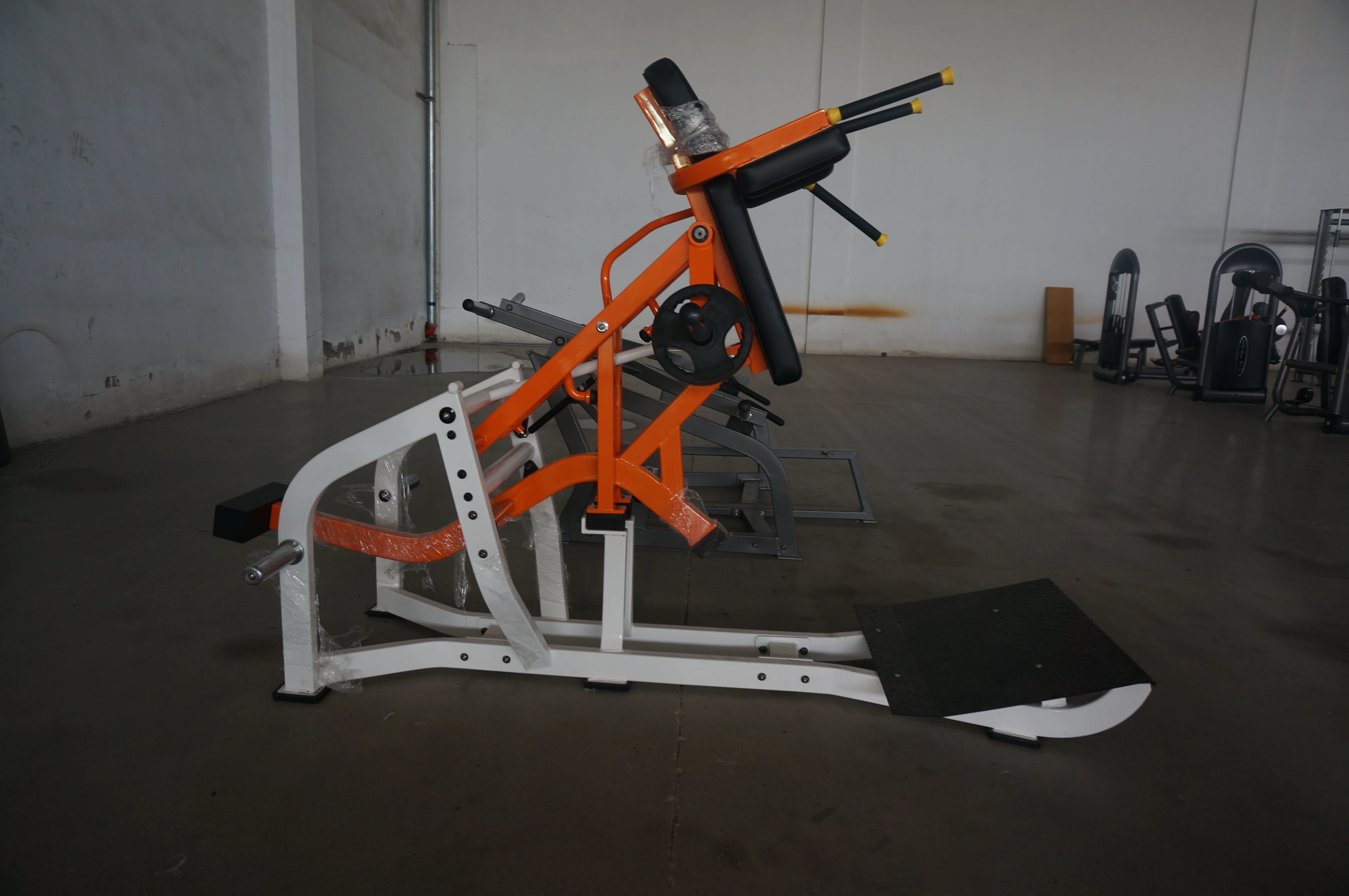 wholesale new design exercise functional trainer machine commercial gym fitness equipment Plate loaded V squat