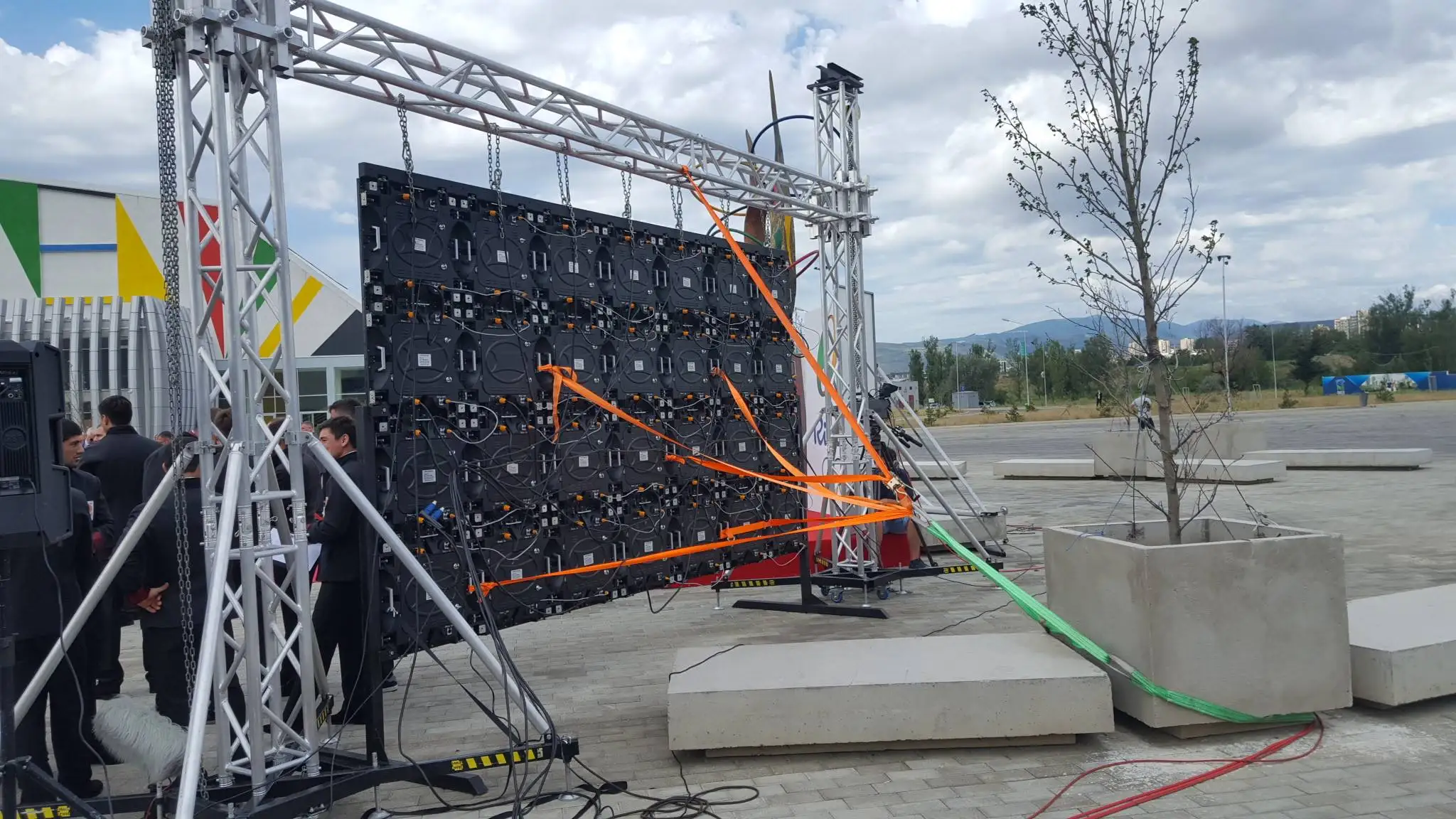  Popular Creative Design Outdoor P2.97 P3.91 P4.81 Stage Rental Led
