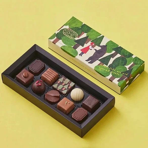 Factory wholesale chocolate biscuit macaron bakery food-grade packaging custom pattern white cardboard box with insert divider