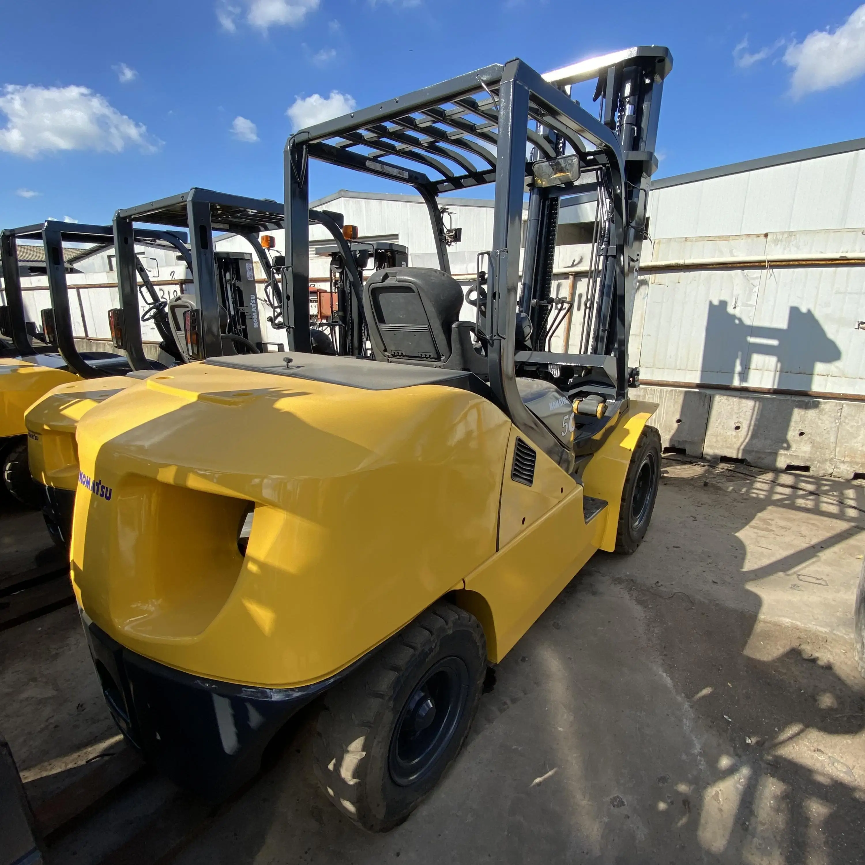 Вилочный погрузчик Komatsu FD70 б/у вилочный FD80 FD50 FD30 FD25 дешево для продажи