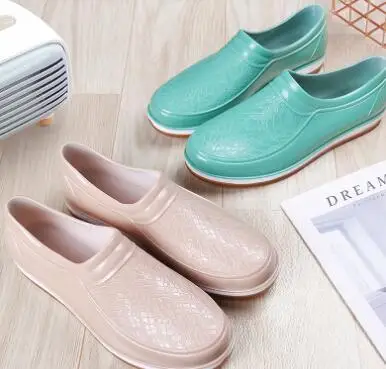 Fashionable and trendy adult cow tendon sole seasonal low cut work and low tube anti slip sole seasonal low cut work water shoes
