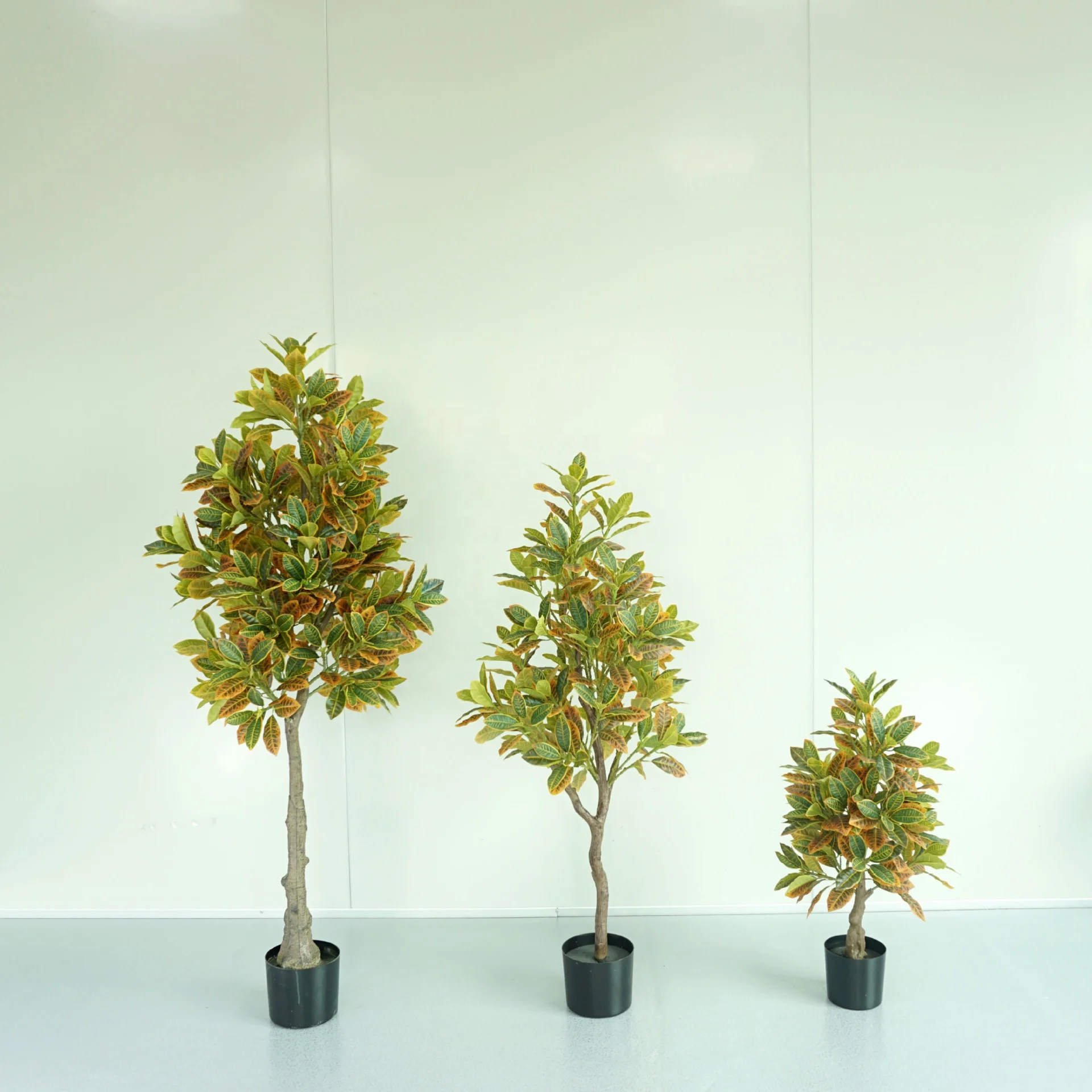 Hot sell beautiful leaves wholesale Artificial Croton Codiaeum variegatum Plant tree