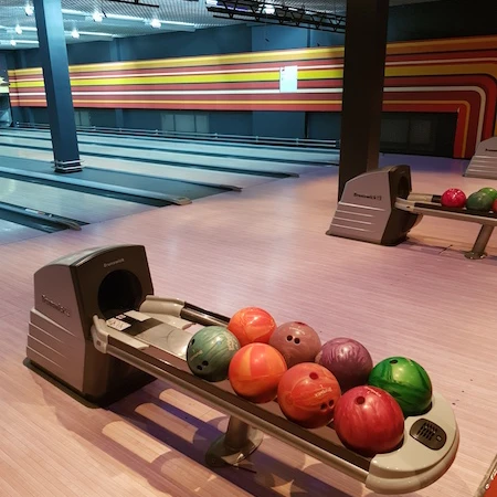 
Bowling Brunswick GS-X Lanes with Vector Scoring System Not Used 