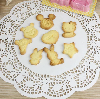 Homesun 2Pcs Cartoon Plastic Cookie Cutter Set 3D Embossing Biscuits Stamps Mold For Kids DIY Fondant Cake Baking Tools