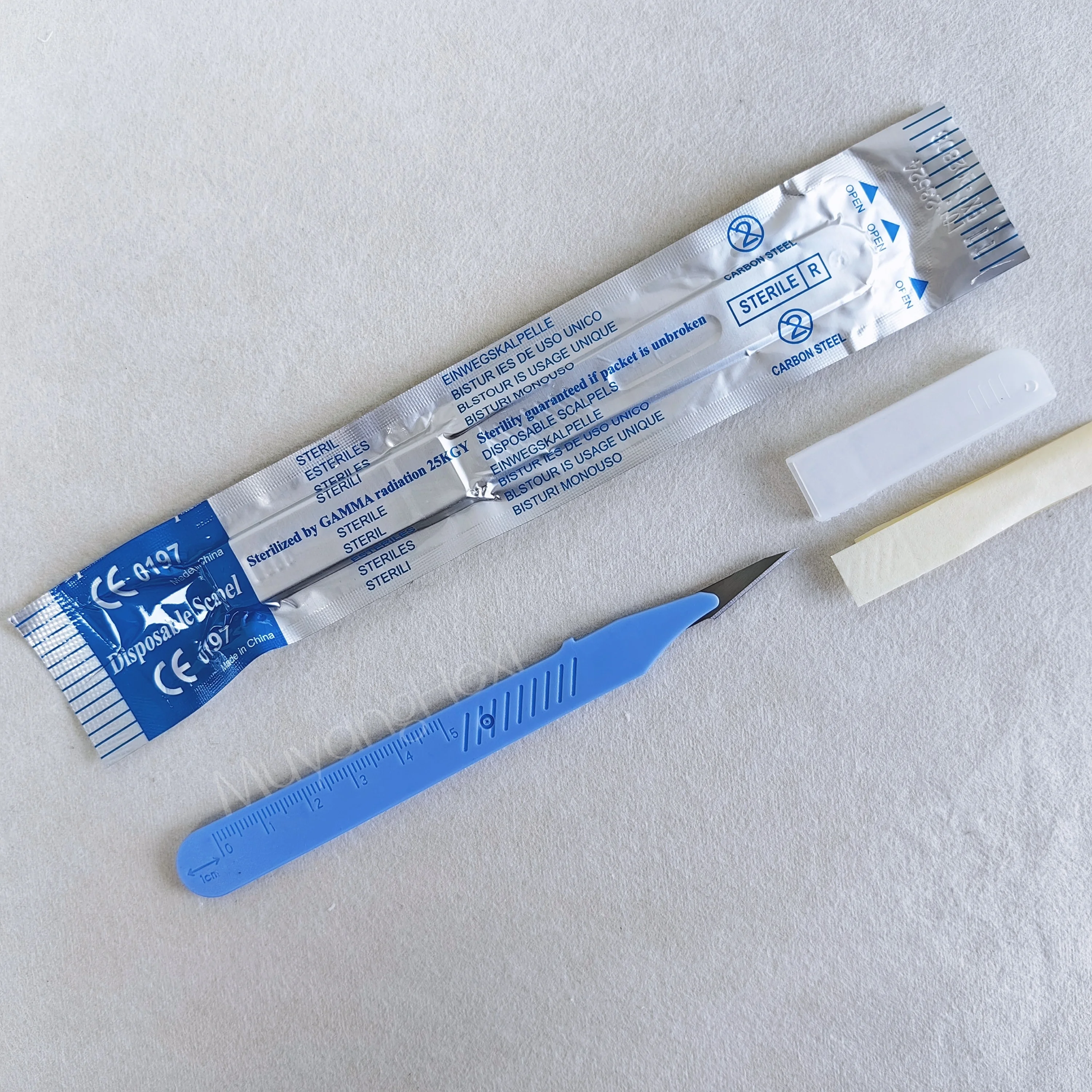 High quality carbon steel safety disposable surgical scalpel