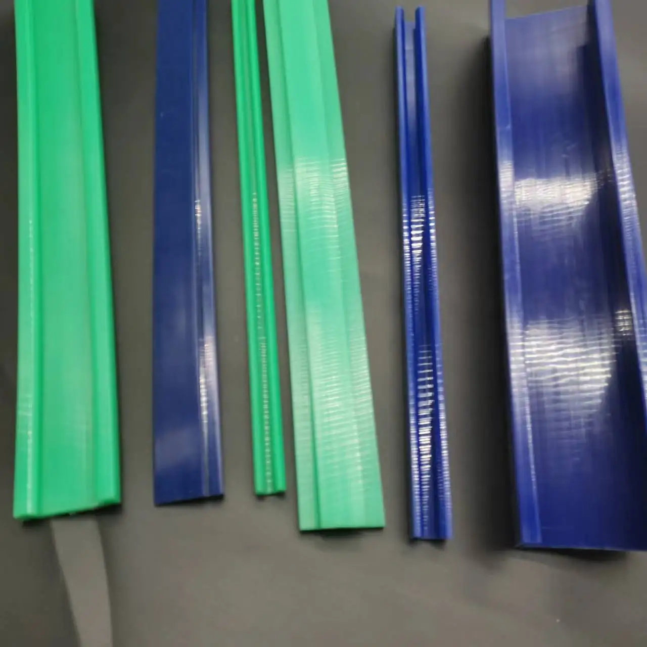 High Wear Resistance Custom Extrusion UHMW PE1000 Profile White Green Wear Strip