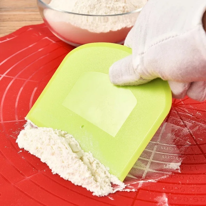 Household Sustainable Food Grade Semi-circle Sourdough Bread Nonstick Plastic Scraper Cake Cheese Cutter