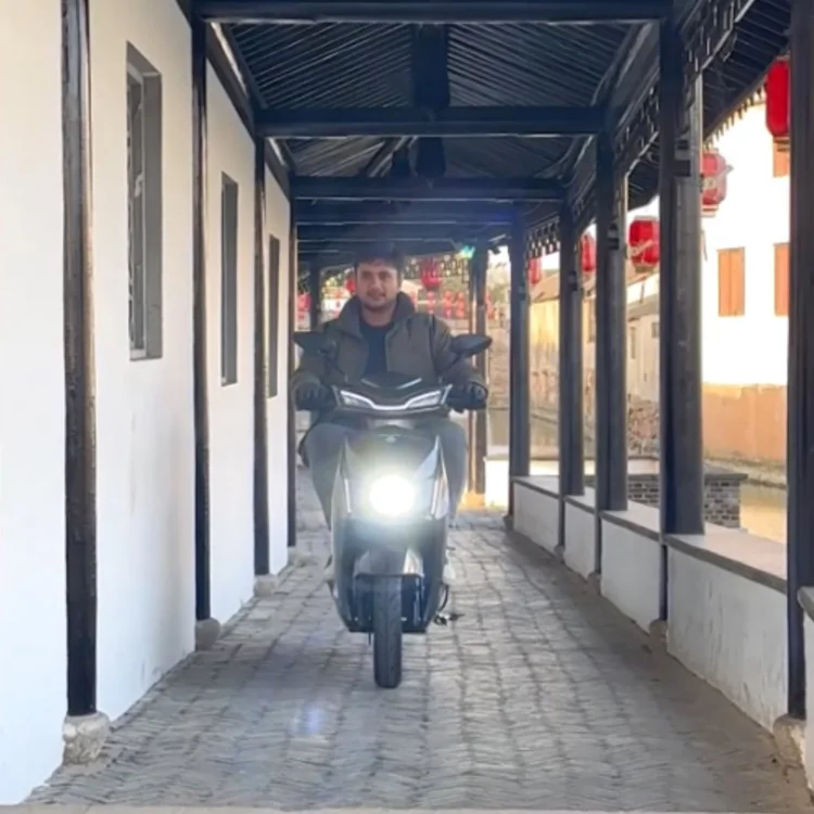 CKD SKD 10inch customized electric motorcycle scooter 600/800W 60/72V 45km/h speed city moped electric motorcycle