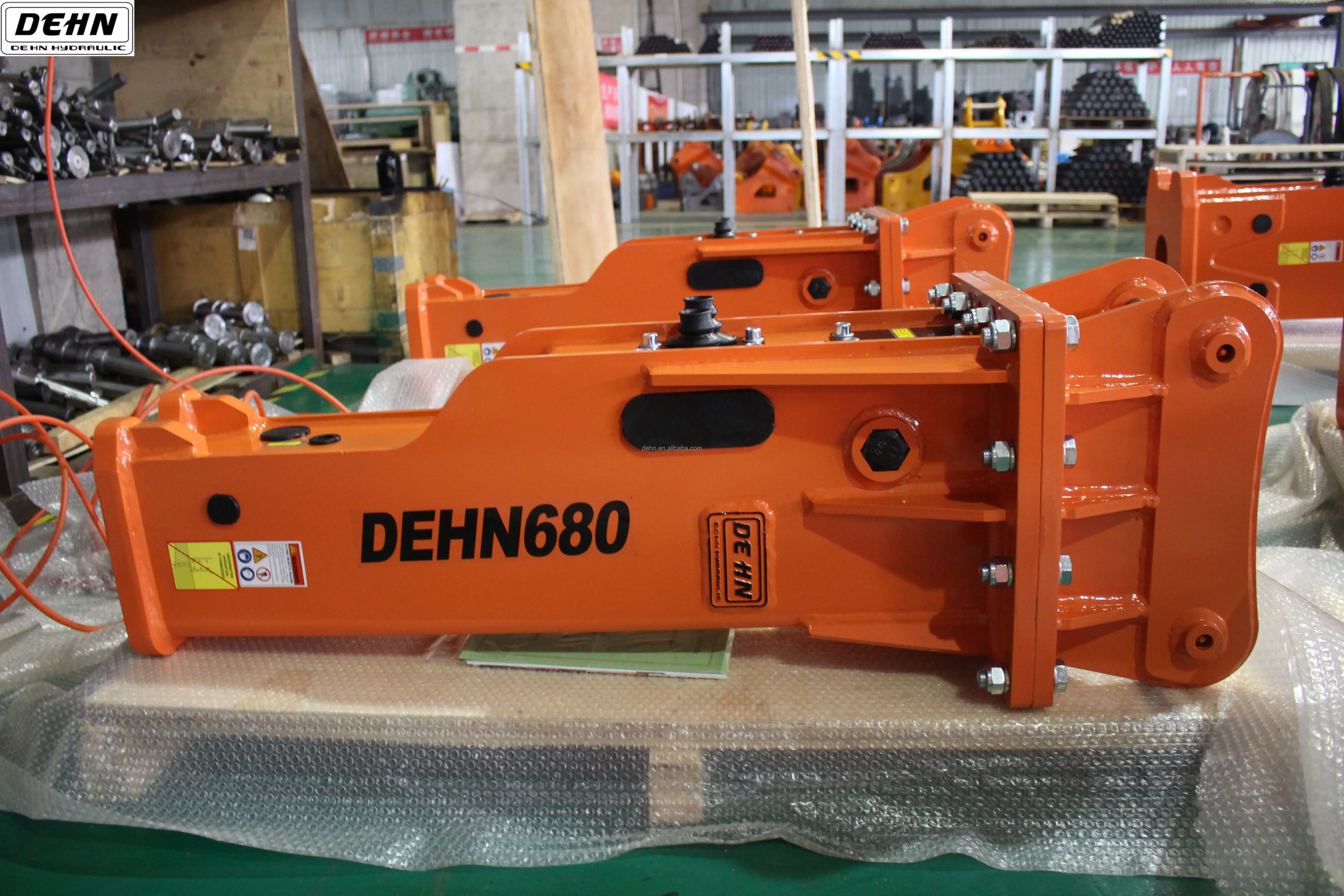 Гидравлический молоток для бетономешка DEHN680 с долотом 68 мм