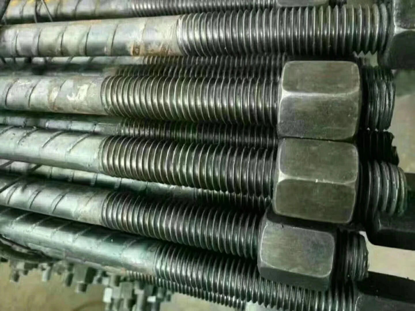 Болт горных пород