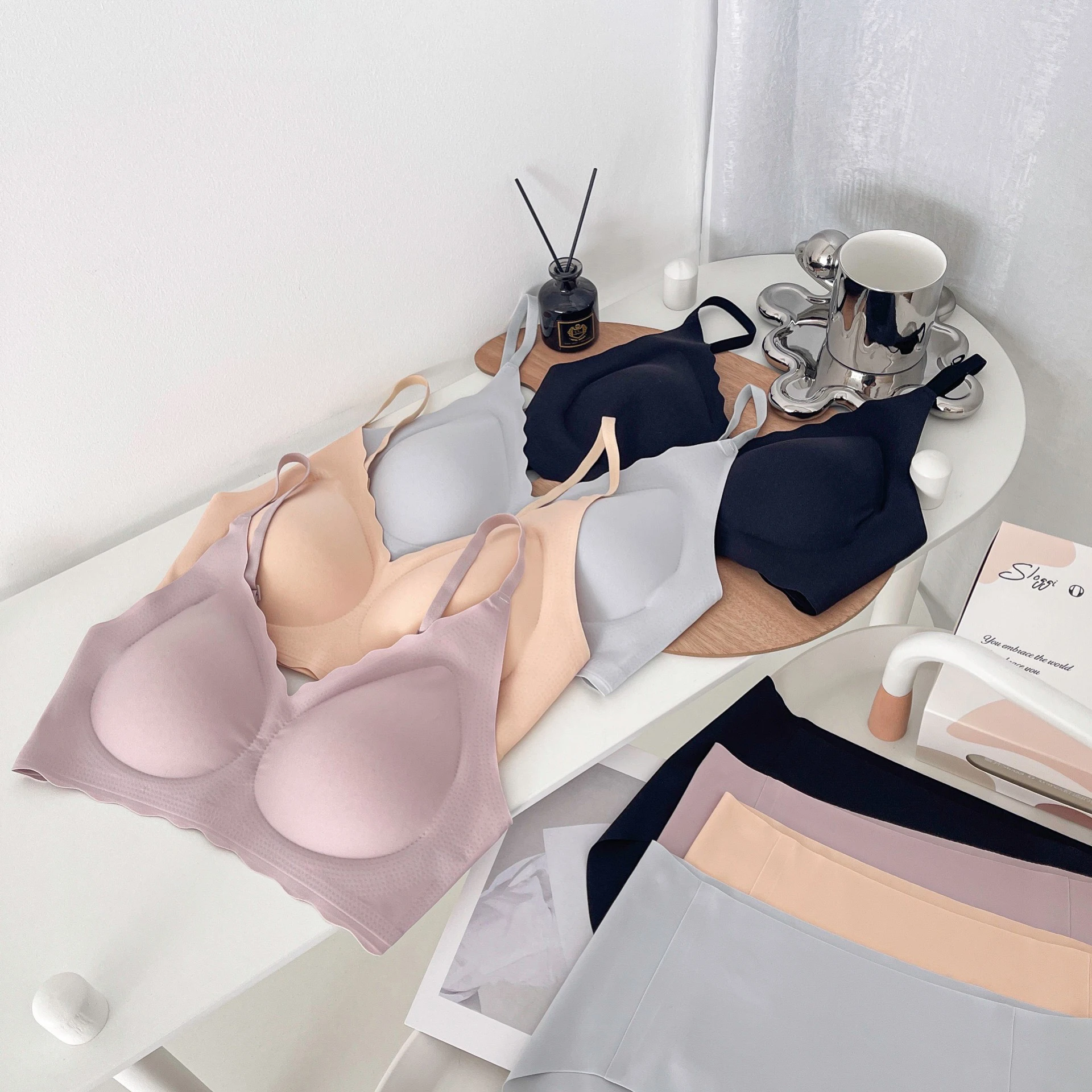 Wholesale girl Ice silk traceless comfortable sleep breathable wireless free cup size adjustable strap latex bra and panties