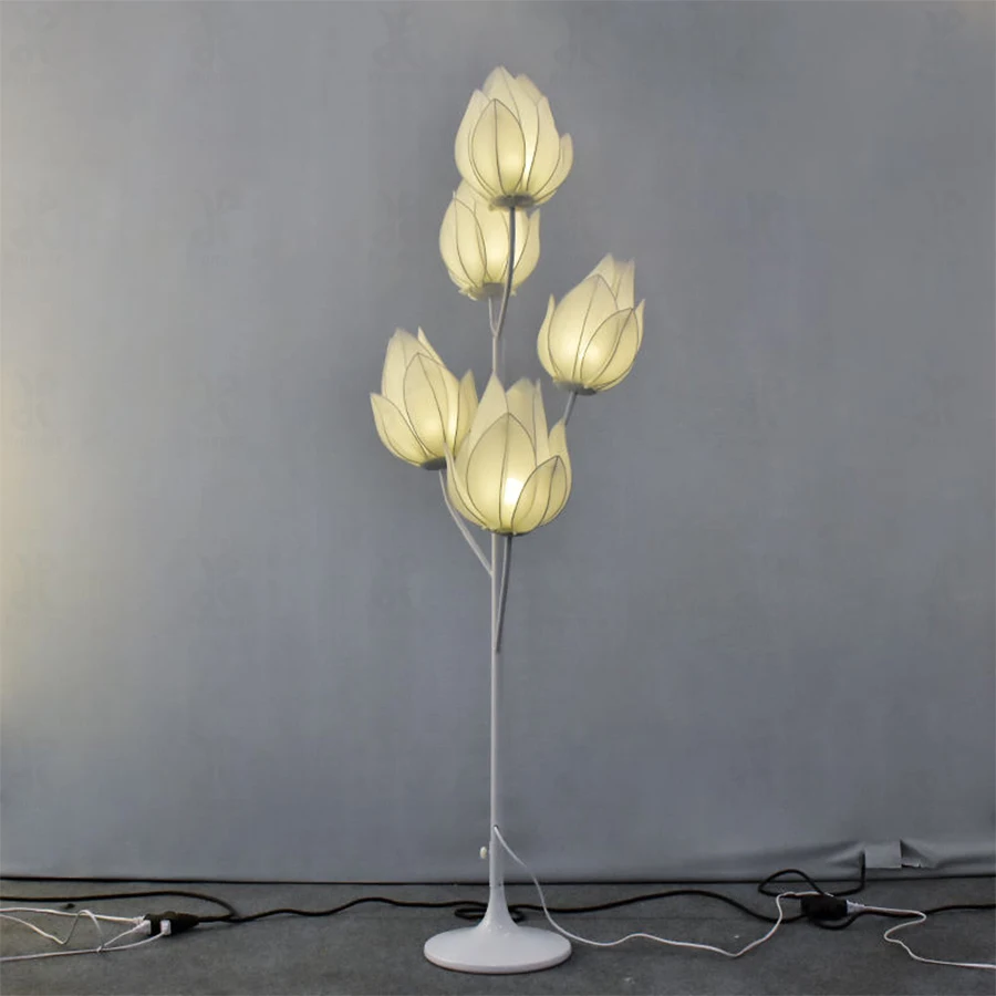Flower Shaped Floor Lamp Acrylic Lampshade Metal Base Road Guide Lamp for Wedding Decor