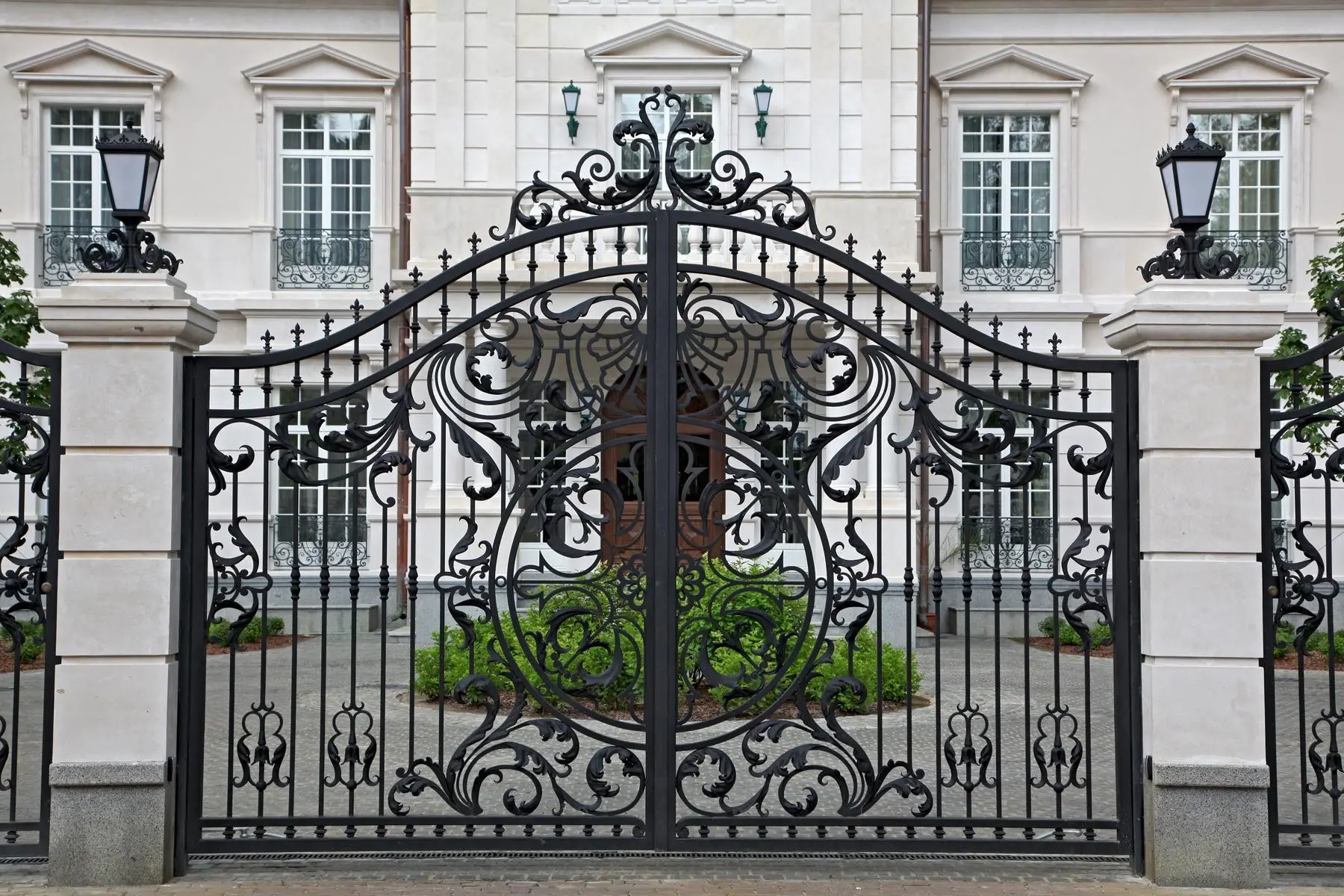 Design of American luxury decorative safety door wrought iron gate arch design