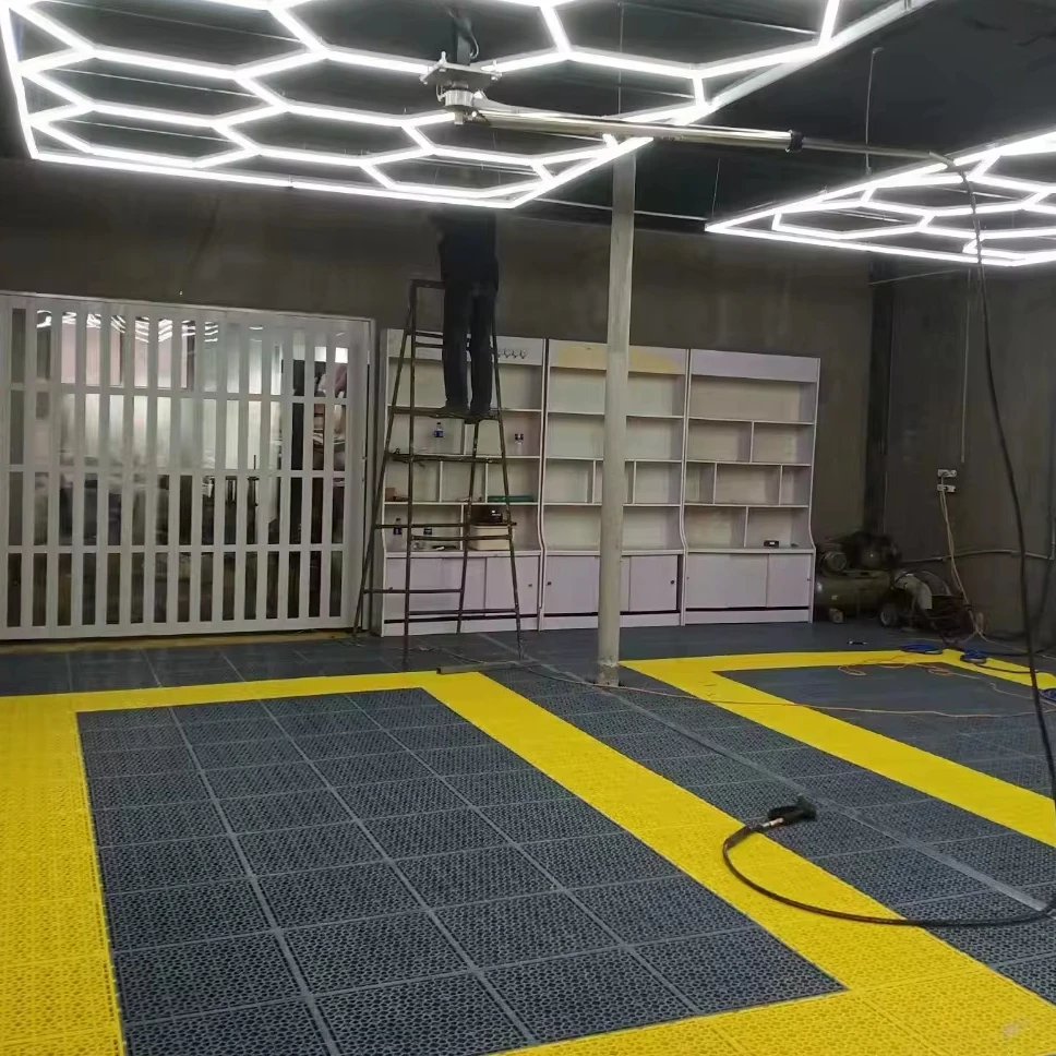 Pp Deck Patio Garage Interlocking Floor Tiles Splicing Floor Mat Plastic Flooring for Garage Bearing at least 3 tons