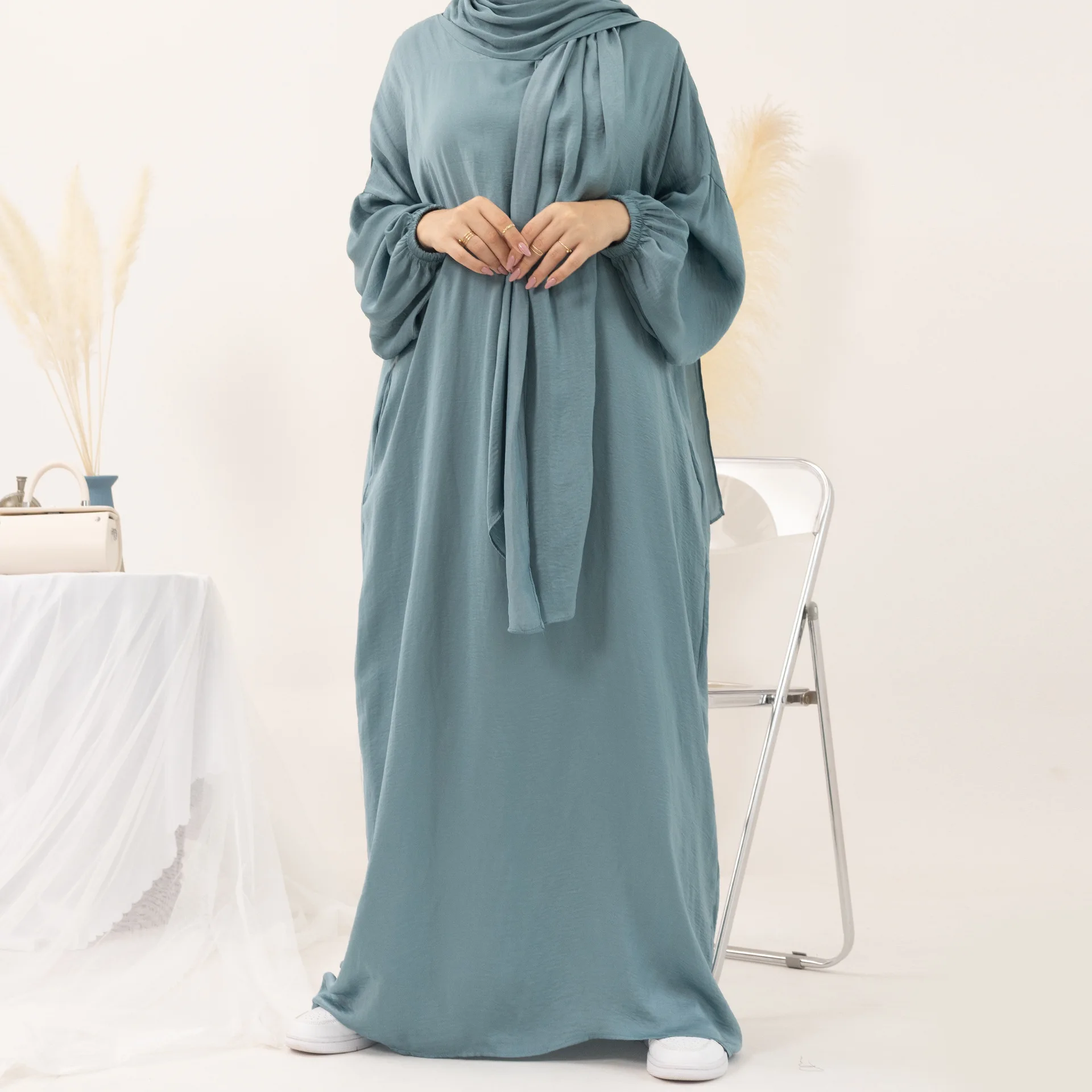 Islamic Dubai Luxury Abaya for Women Loose Bead Printed polyester Elegant Muslim Dress Breathable and Party-Ready