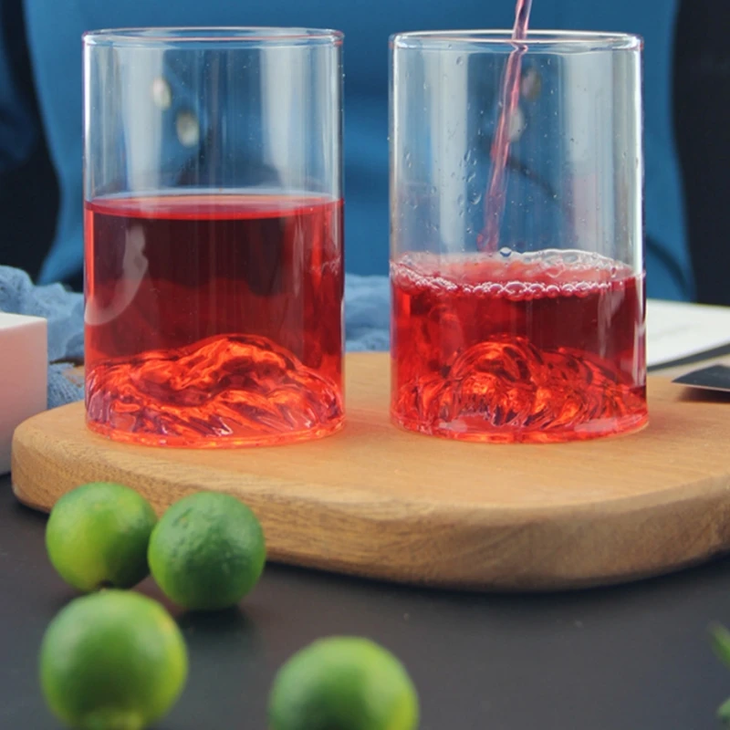 Factory Direct Sales Reusable Transparent Lion Pattern Single Wall Whiskey Tumbler Lion Head Shape Glass Cup for Tea and Juice