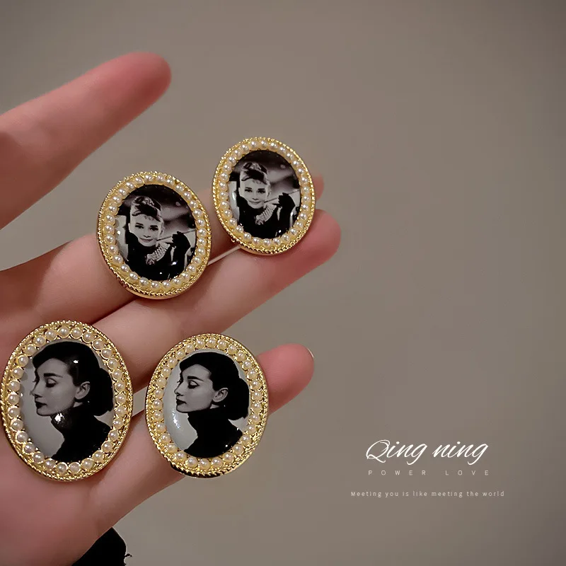  Jewelry 925 silver needle South Korea fashion personality portrait Earrings French net red temperament design ear