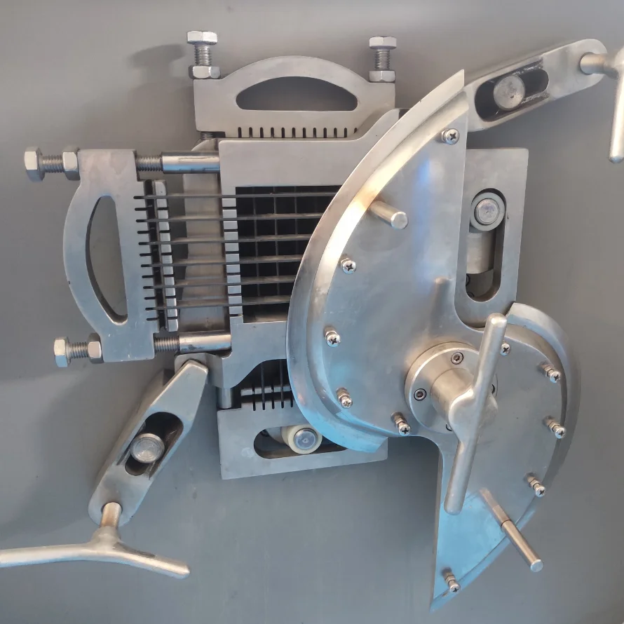 Good Cubes Output Fresh and Frozen Chicken Meat Banana Fruit Dicing Cutting Machine with Discharging Belt Conveyor